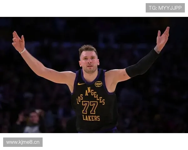 布泽利斯:东契奇教我别惹他玩垃圾话 布泽利斯:东契奇教我别惹他玩垃圾话